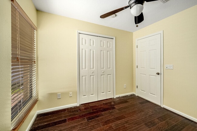 Building Photo - 1075 Luminary Cir