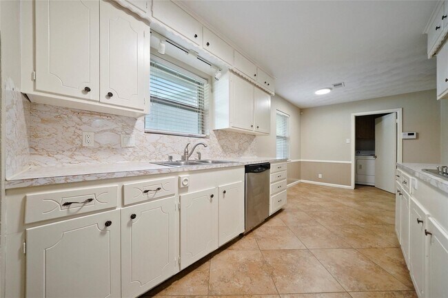 Building Photo - 1319 Spillers Ln