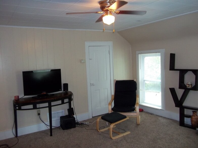 Building Photo - 510 N 8th St