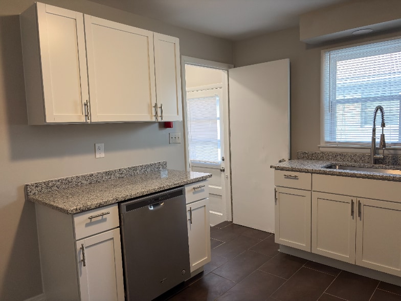 Building Photo - 4919 Fuller Dr