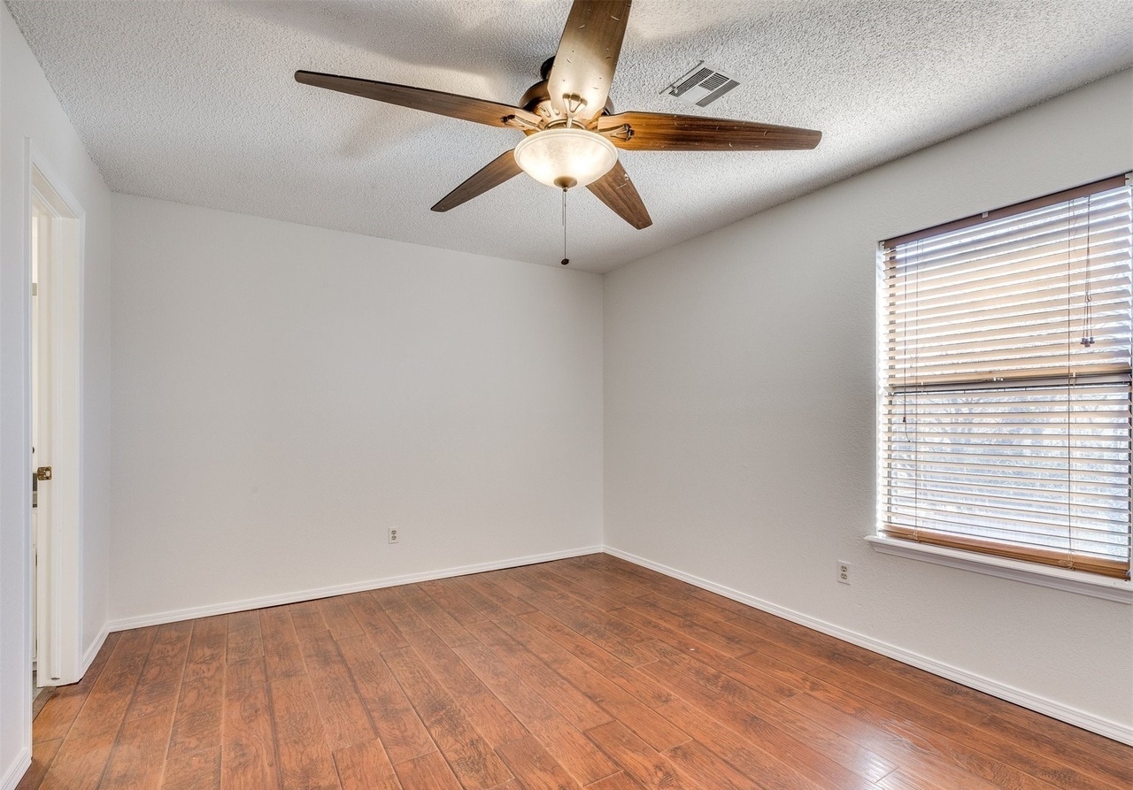Building Photo - 2605 W Washington Cir