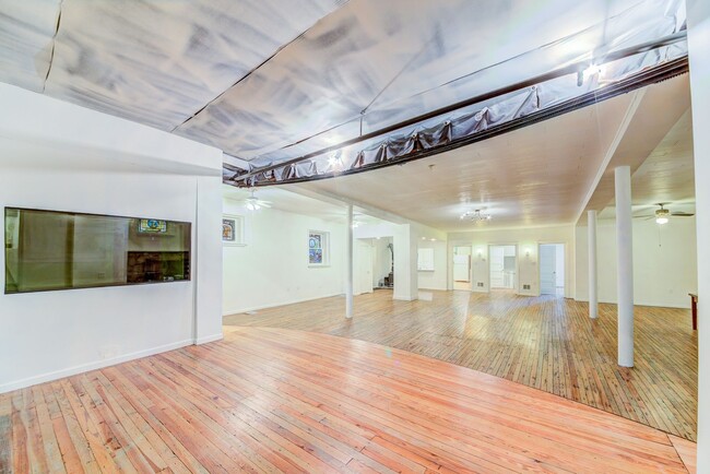 Building Photo - 2218 Arlington Ave