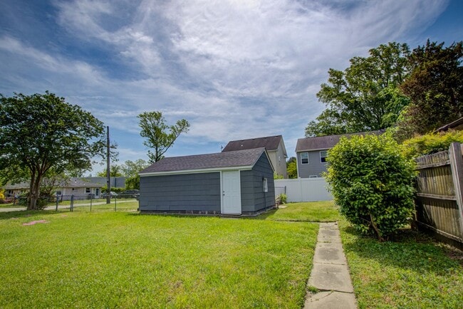 Building Photo - Charming, 3 Bed, 1 Bath Cape Cod in Granby...