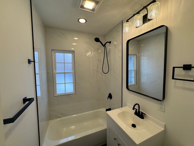 Building Photo - 3627 Lindholm Rd