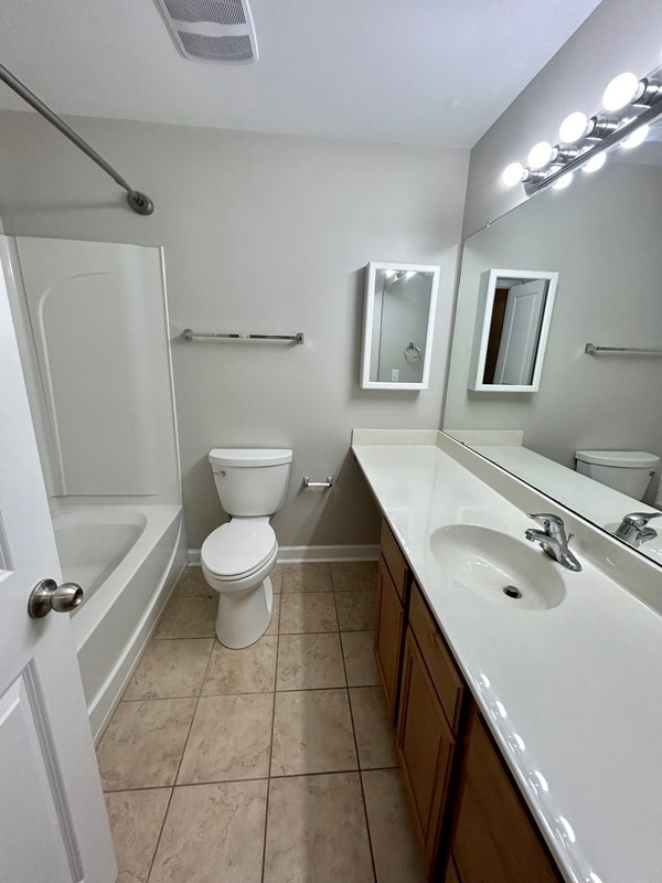 Building Photo - 1215 Green Oaks Ln