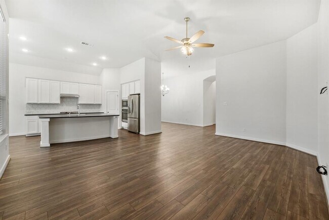 Building Photo - 22600 Fountaingrass Ln