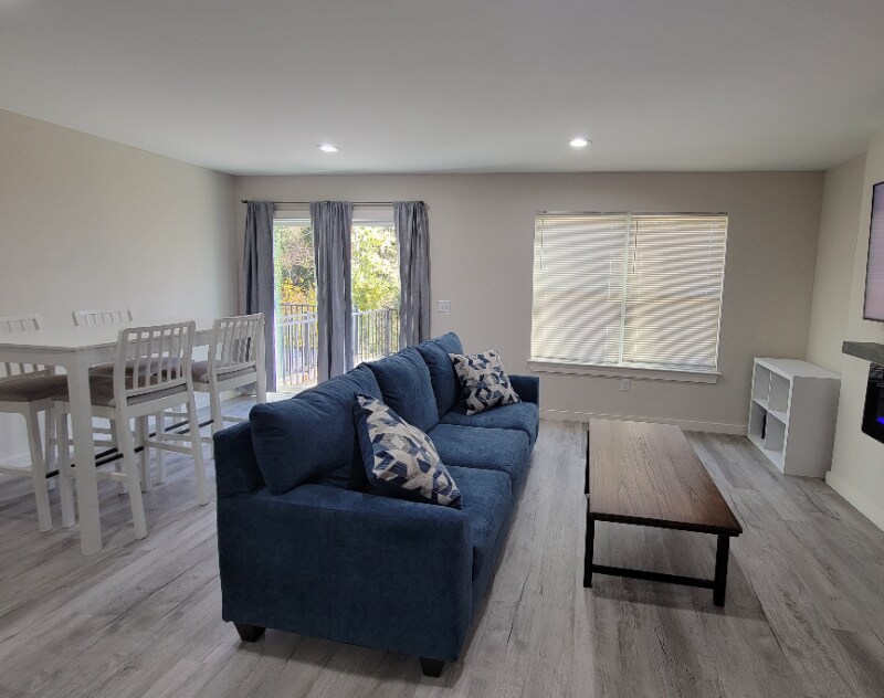 Building Photo - 823 31st St SW