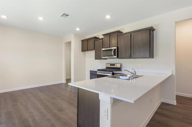 Building Photo - 3901 Oak Crk Cir