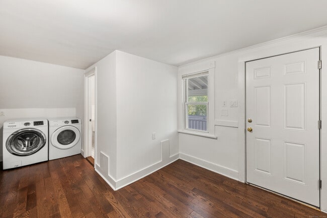 Building Photo - 318 Suburban Ave