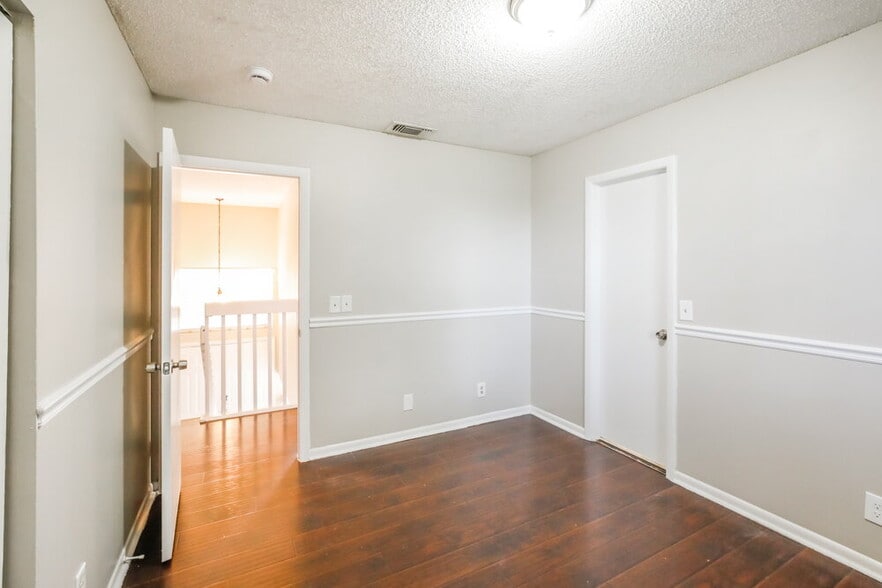 Building Photo - 6701 Fern St