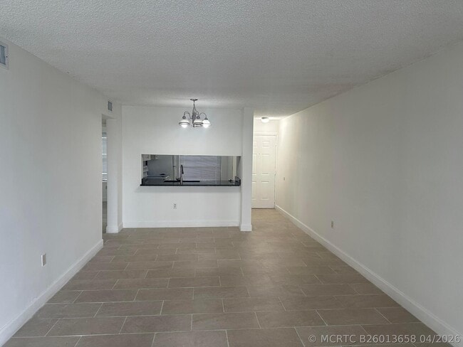 Building Photo - 208 Lake Pointe Dr