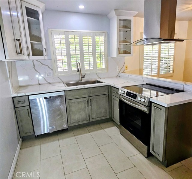 Building Photo - 657 Aurora Dr