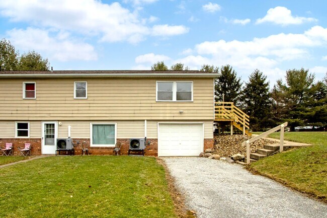 Building Photo - Two bedroom apartment