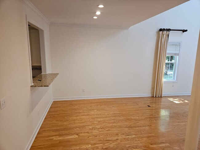 Building Photo - Fantastic 3br 2.5ba End Unit Townhome in North Raleigh! 1 Car Garage!