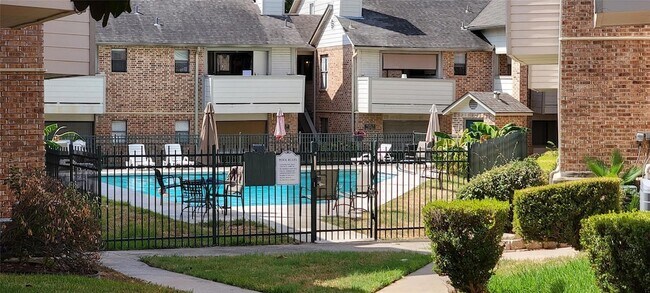 Building Photo - 2500 Burleson Rd
