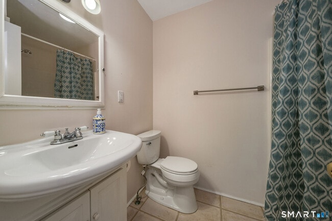 Building Photo - 90 Boston Post Rd