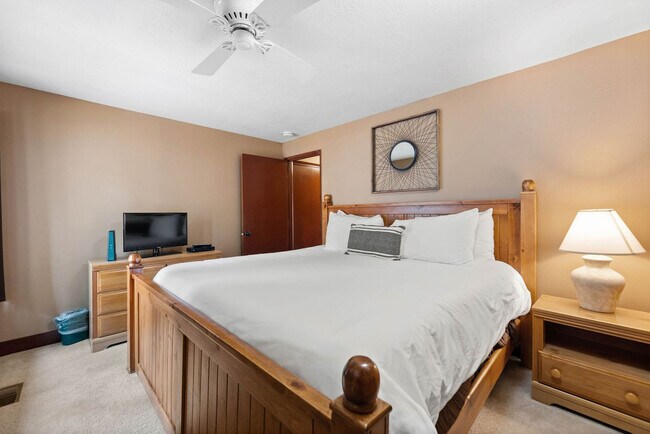 Building Photo - 18087 E Butte Ln