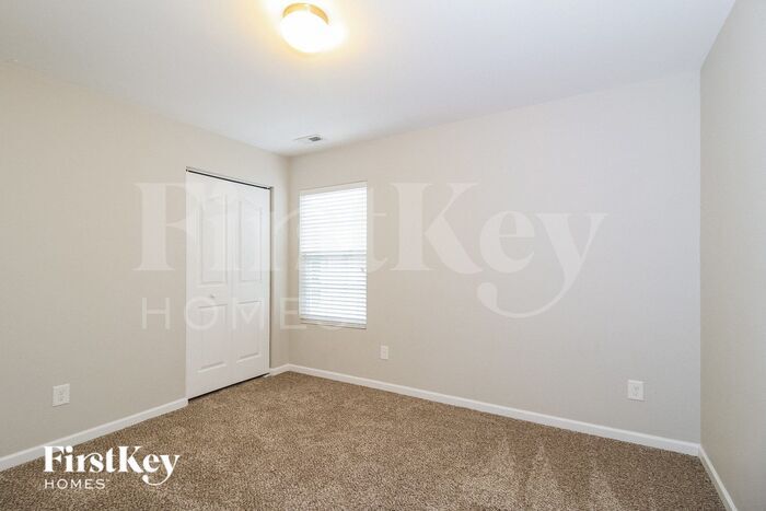 Building Photo - 812 Orchestra Dr