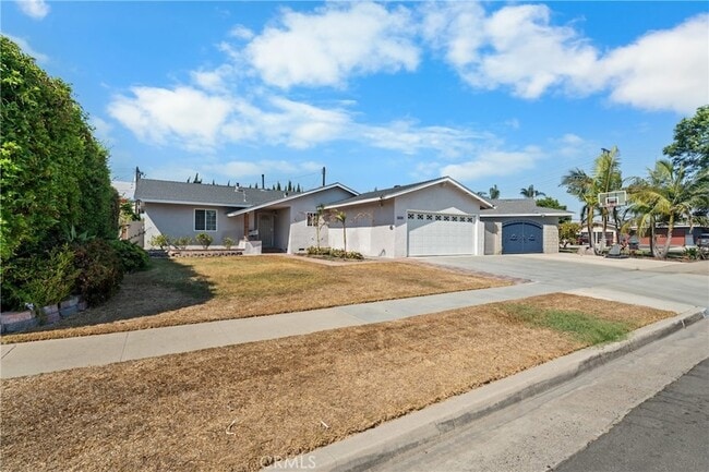 Building Photo - 8691 Davmor Ave