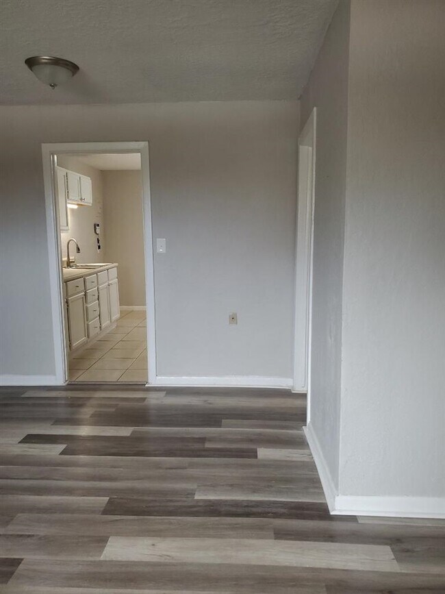 Building Photo - 2305 NW Denver Ave