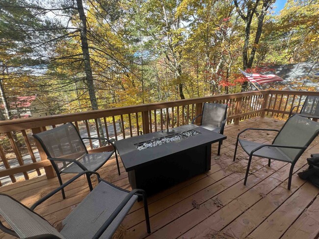 Building Photo - 5 Oak Ridge Rd