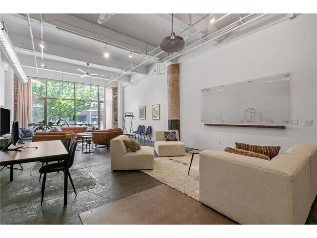 Building Photo - 700 N Washington Ave