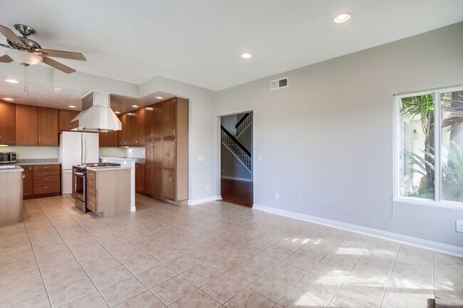 Building Photo - **Available Now*** Encinitas,  4 bedroom, 2.5 bathroom with 2 car garage***