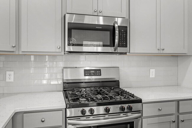 Building Photo - Beautiful Rental in Coosaw Preserve