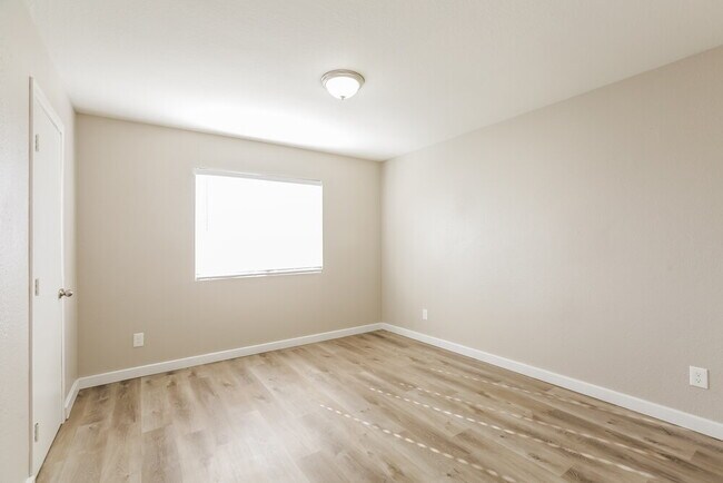 Building Photo - 6373 Rose Tree Ln