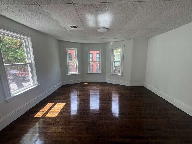 Building Photo - 25 Wyman St