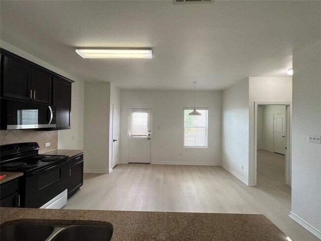 Building Photo - 13509 Coomer Path
