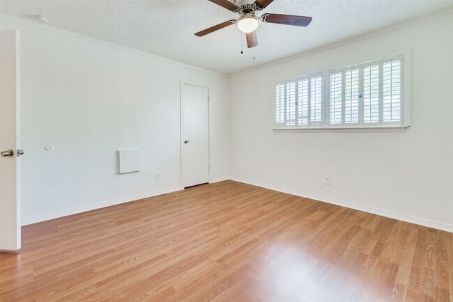 Building Photo - 2229 Mimosa Dr