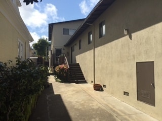 Building Photo - Large Three bedroom two bath home walking distance to downtown Monterey, DLI, MIIS and the Warf