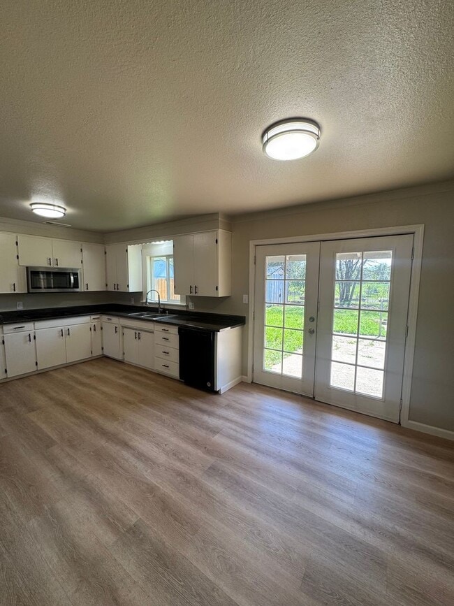 Building Photo - CUTE 3 BED 2 BATH IN COTTONWOOD, CA