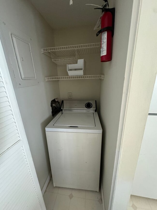Building Photo - 2BR/2.5BA condo in Champion Court near Cen...