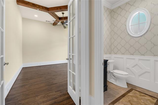 Building Photo - 3759 Broadmoor Way