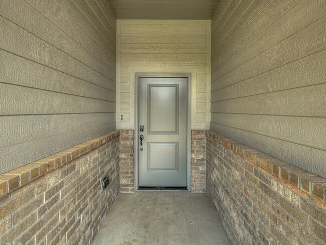 Building Photo - Brand New Home In Noble!