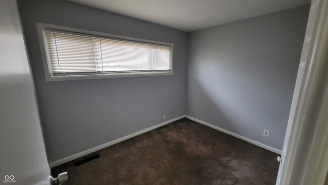 Building Photo - 4940 Leone Dr