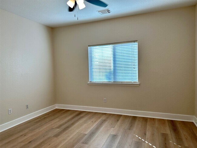 Building Photo - 7642 Chalk Hill