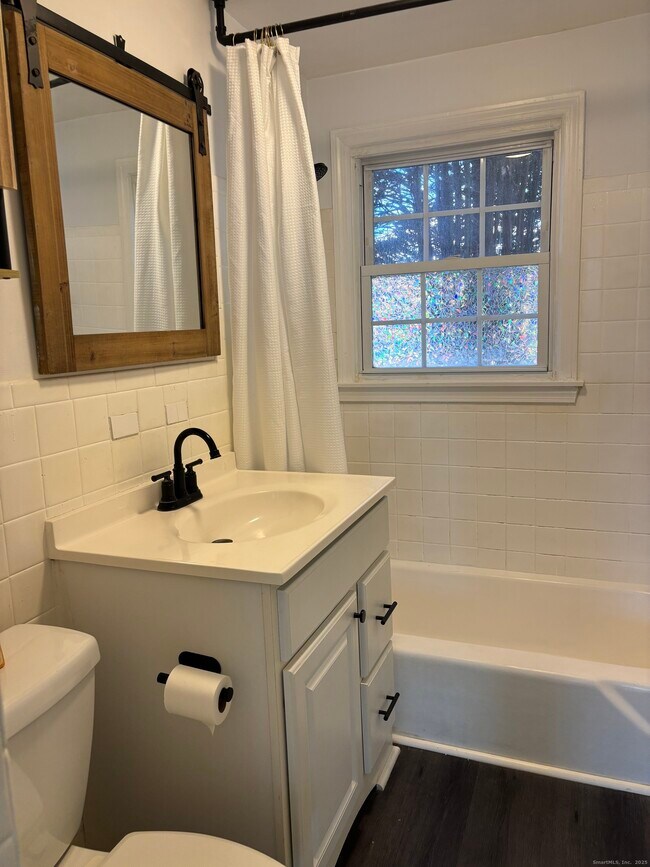 Building Photo - 49 Grandview Dr