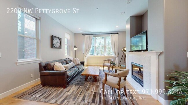 Building Photo - 2209 NW Pettygrove St