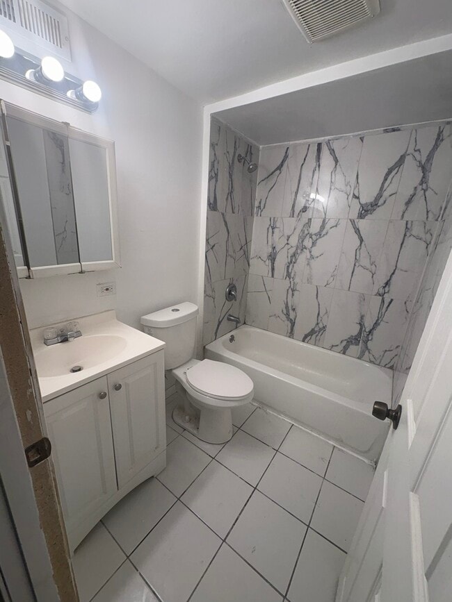 Building Photo - 2622 W Luther St