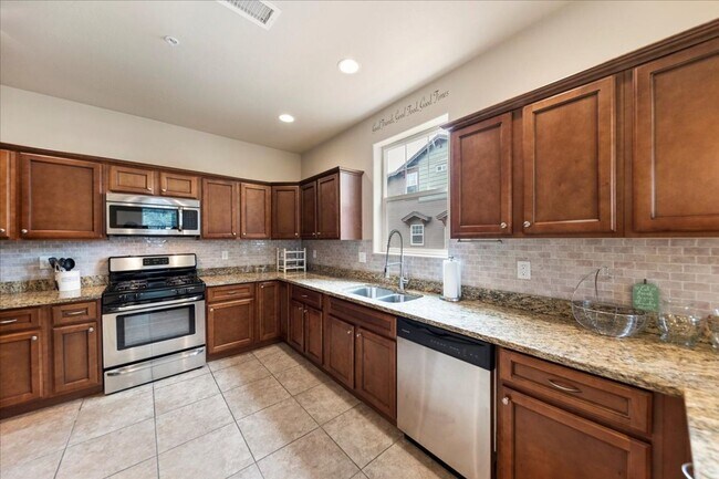 Building Photo - Railroad Springs Townhome for Rent!