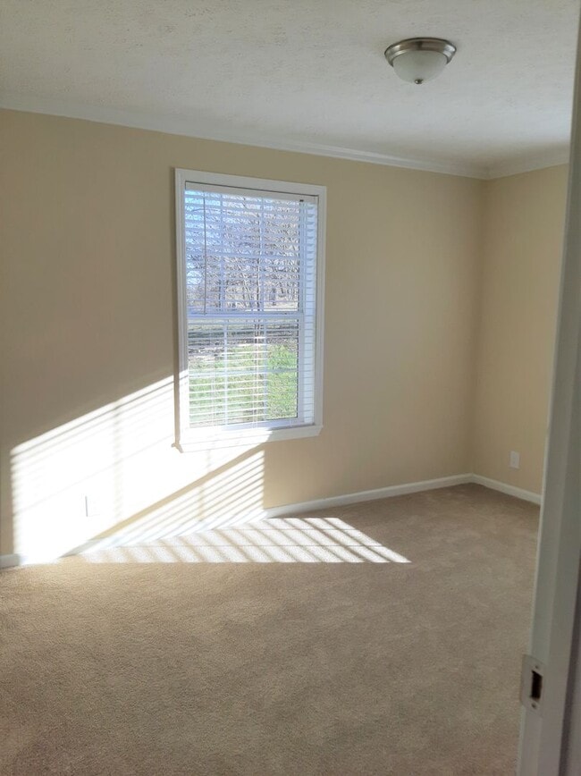 Building Photo - SUBLEASE through May 2026 3 Bedroom 2 Bath-Beautiful Views