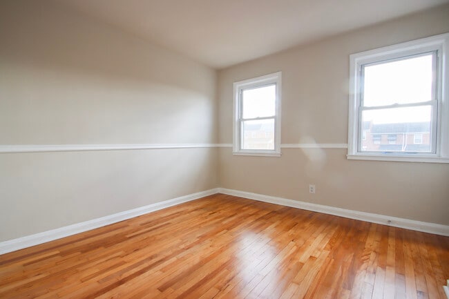 Building Photo - 6816 Eastbrook Ave