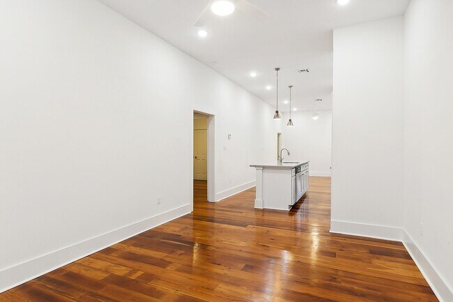 Building Photo - Single Family Modern Elegance in the Heart of Milan, New Orleans