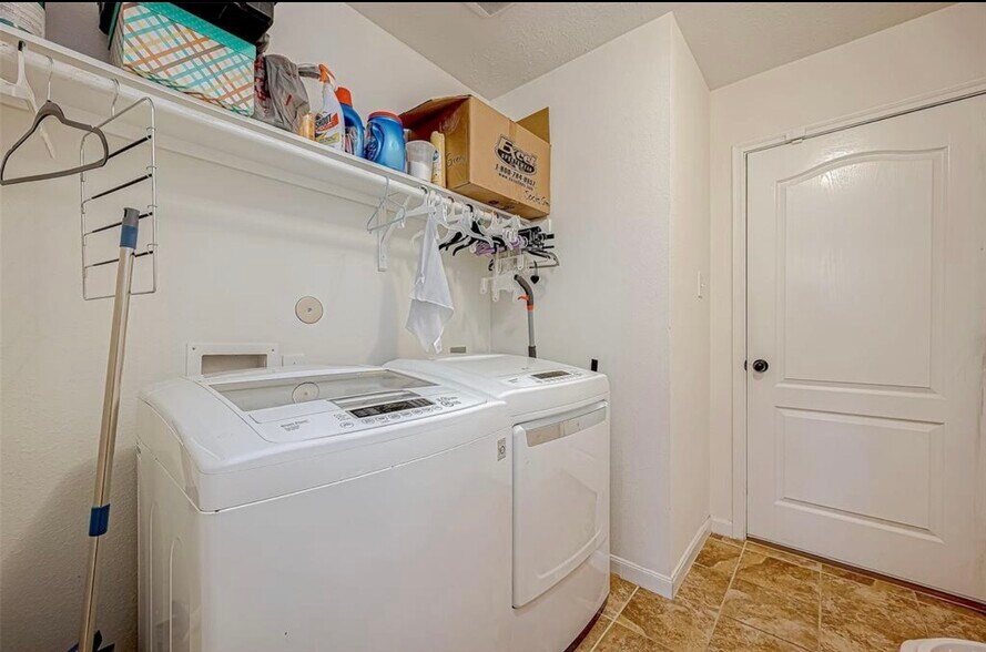 Building Photo - 14947 Trinity Meadow Dr