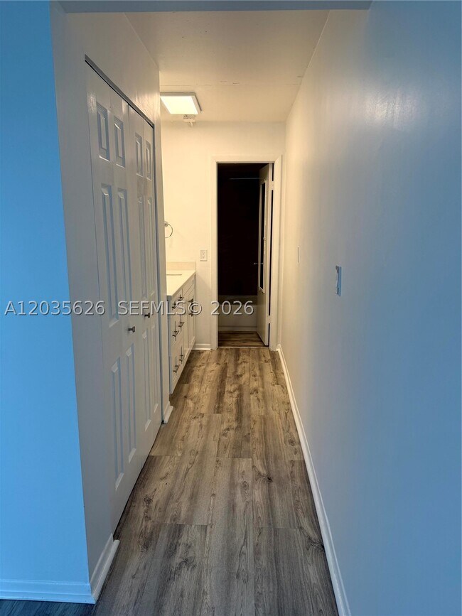 Building Photo - 802 NW 87th Ave