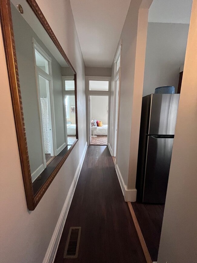 Building Photo - 5 N Harvie St