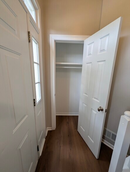Main level entry and coat closet - 14141 Betsy Ross Ln